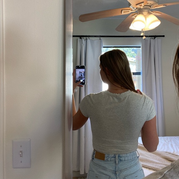 (Aritzia) TNA cropped tshirt - Picture 3 of 4